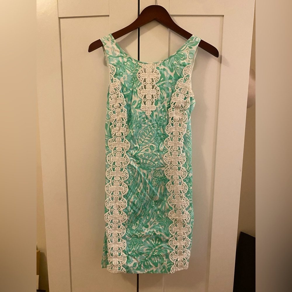 Lilly Pulitzer flattering shift dress, in great condition